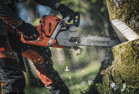 Husqvarna 572XP Review and Guide: Is This The Best Chainsaw For Professionals? - The Forestry Pros