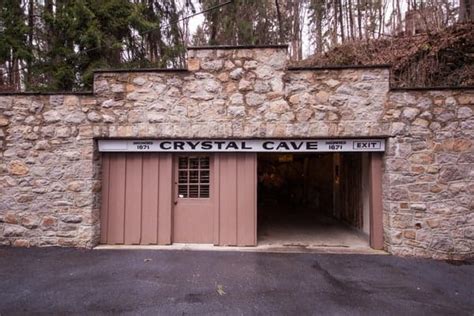 Exploring the Beautiful Underground Labyrinth of Crystal Cave - UncoveringPA