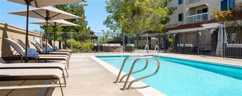 Novato Hotels with Outdoor Pool | Courtyard Novato Marin/Sonoma