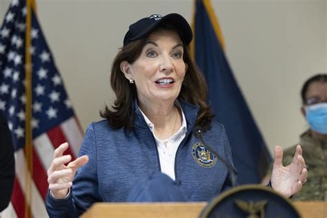 N.Y. Governor Hochul and Husband Paid Almost $300,000 in Taxes - Bloomberg