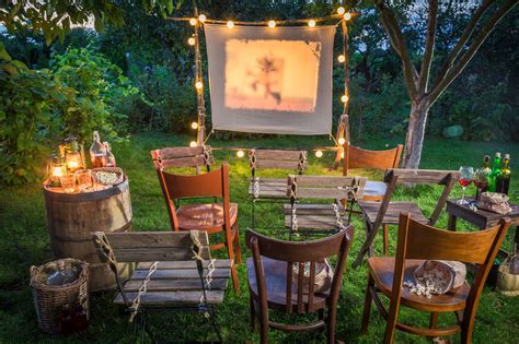 5 Reasons You Should Set Up Your Own Outdoor Movie Theater » Trending Us