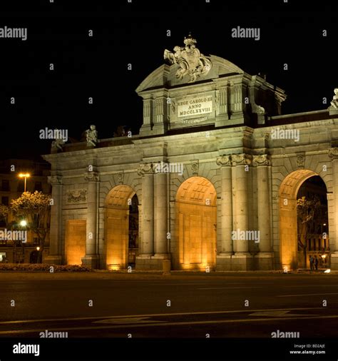 Puerta de Alcala at night Stock Photo - Alamy