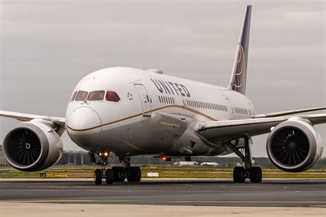 United Airlines UA 863 Flight Status - SpotterLead