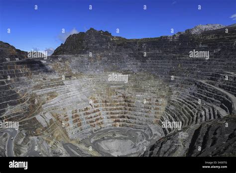 grasberg mine freeport papua indonesia Stock Photo - Alamy