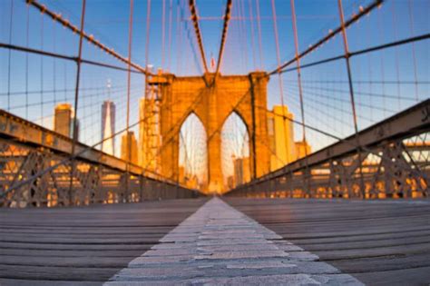 Walking the Brooklyn Bridge Local's Guide | Avoid the Crowds & Tips