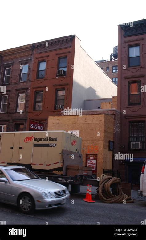 Mar. 7, 2002 - K24341 JERRY SEINFELD BUILDS PRIVATE GARAGE .W.83RDST ...