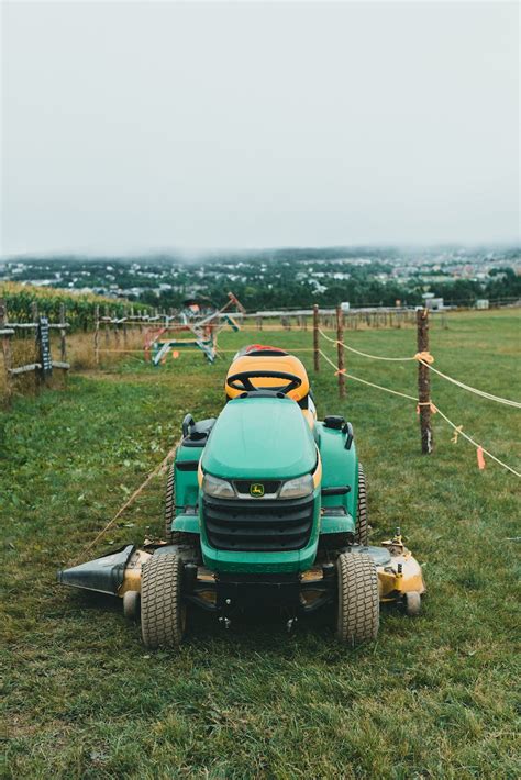 19 Tips for Outstanding Riding Lawn Mower Maintenance | French River Co.