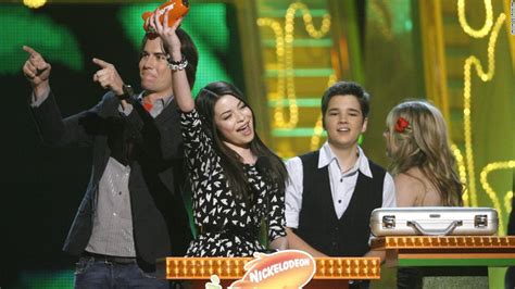 'iCarly' gets a reboot with the original cast - CNN