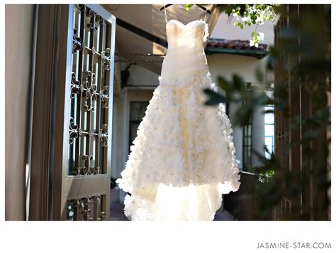 FAQ : How to Photograph a Wedding Dress - Jasmine Star