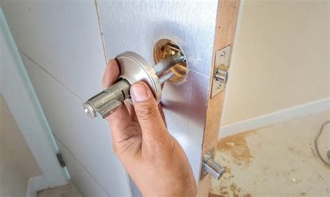 How to Remove Door Knob without Screws, Latch, or Slot