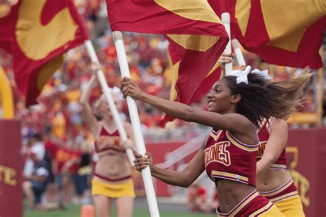 Cheerleaders and dancers lead Iowa State – Iowa State Daily