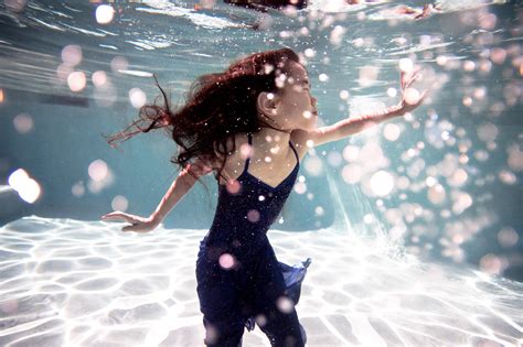 Underwater Photographer - Child & Family Photography