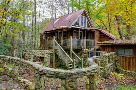 Cabins in Helen GA | Pet Friendly - The Fisherman's Cabin at Bear Creek Lodge and Cabins, Sleeps 6