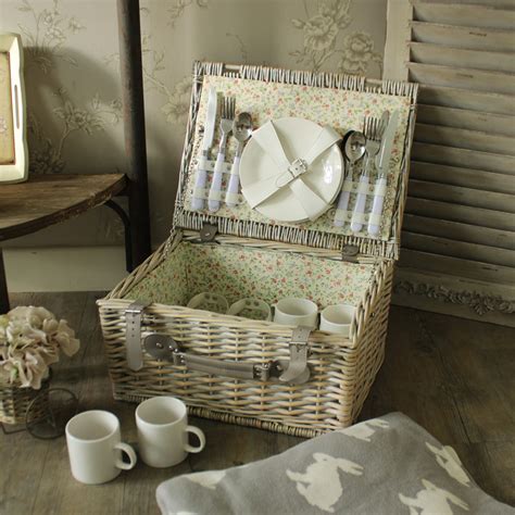 Wicker Picnic Basket Hamper with 20 Piece Dining Set