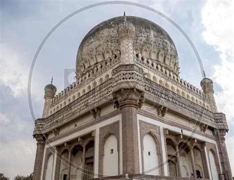 Image of Tomb of Mohammad Quli Qutub Shah at Qutb Shahi Heritage Park ...