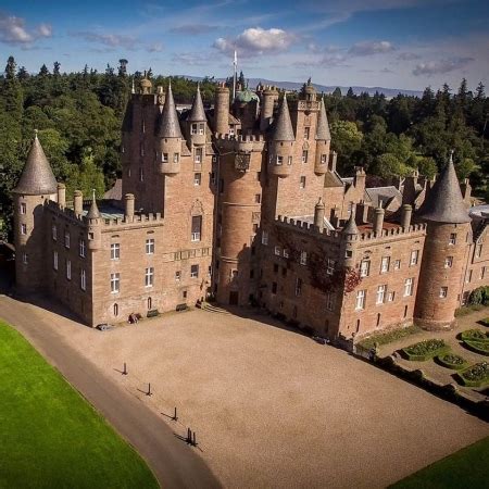 Macbeth Witches Appear at Glamis Castle - For Reading Addicts