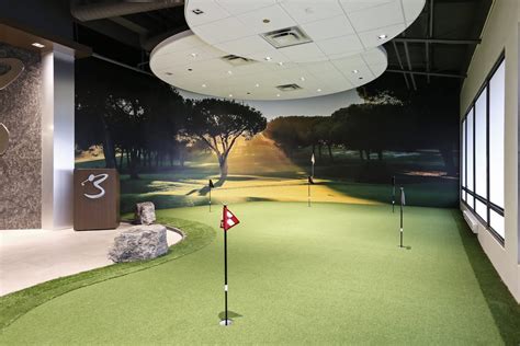 Indoor Golf Simulator in Toronto | Swing Golf Lounge