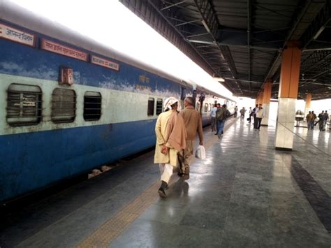 Delhi Street Travel Blogs: Anand Vihar Railway Terminal (Station)