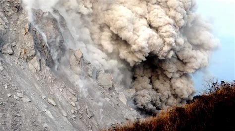 Pyroclastic flow Paluweh Volcano (rokatenda volcano) - YouTube