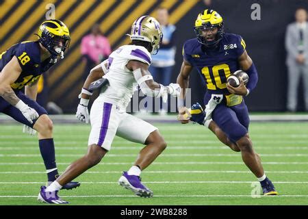 Michigan Wolverines quarterback Alex Orji (10) carries the ball against ...