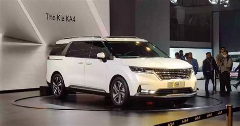 All-new fourth generation Kia Carnival (KA4) luxury MPV unveiled at Indian Auto Expo 2023 ...