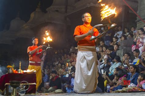 Kathmandu (Nepal): Pashupatinath Temple - aarti #Gallery - Social News XYZ