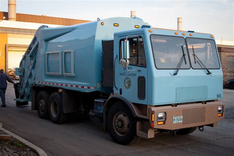 Los Angeles Receives Two All-Electric Garbage Trucks - Fleet News Daily ...