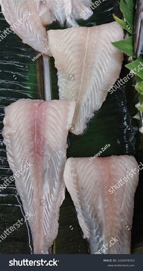 Dori Fish Market Stock Photo 2220078703 | Shutterstock