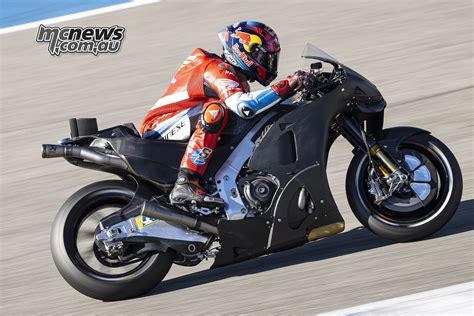 Stefan Bradl seen testing RC213V Honda MotoGP machine at Jerez | MCNews