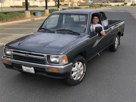 My new to me 1993 Toyota Pickup : r/ToyotaPickup