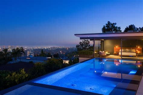 Photo 11 of 11 in ‘Friends’ Star Matthew Perry’s Midcentury Stunner ...