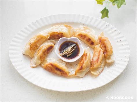 How to Pan Fry Gyoza (Frozen Supermarket) | Noob Cook