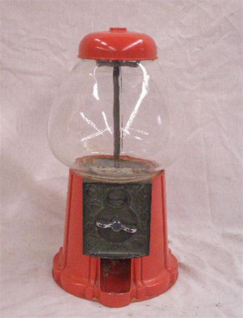 Vintage Gumball Machine : Lot 1043