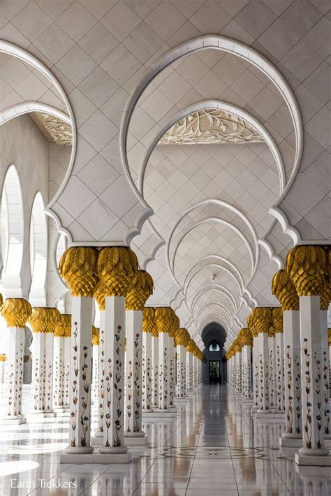 A Visit to the Sheikh Zayed Grand Mosque - Earth Trekkers