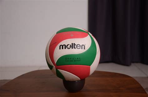 Molten 3500 Volleyball - Official ball size and MSSM, Sports Equipment, Sports & Games, Racket ...