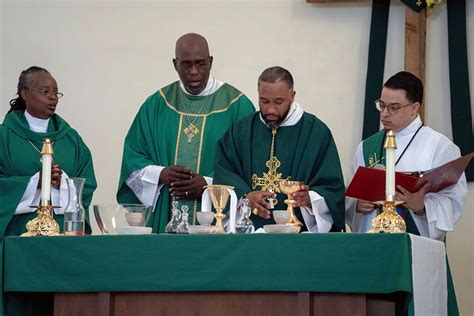 Liturgy-hungry young Christians trade altar calls for Communion rails