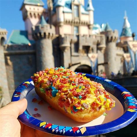 40 Best Foods at Disneyland — From Dole Whips to Lobster Nachos | Best disneyland food ...