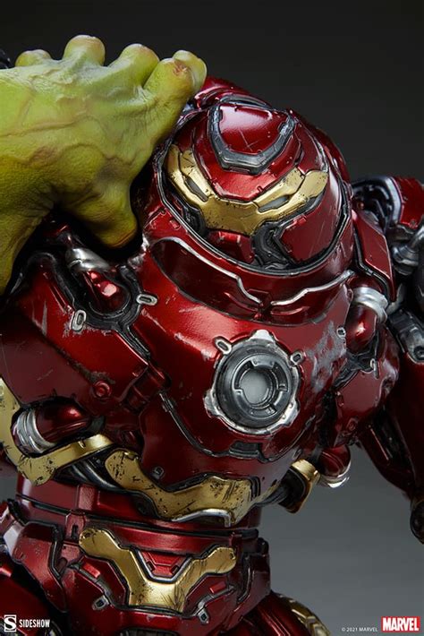 Sideshow Collectibles Reveals Powerful Hulk vs Hulkbuster Statue