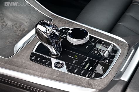 BMW Designer describes the interior design of the new BMW X5