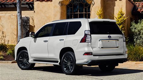 Lexus GX 460 Black Line Special Edition (2023) - picture 3 of 6 - 1440x811