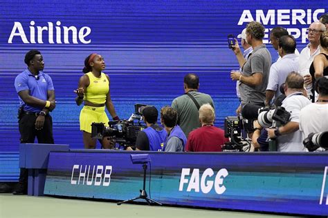 Protester glues feet to floor, delaying Coco Gauff U.S. Open match for 49 minute - Internewscast ...