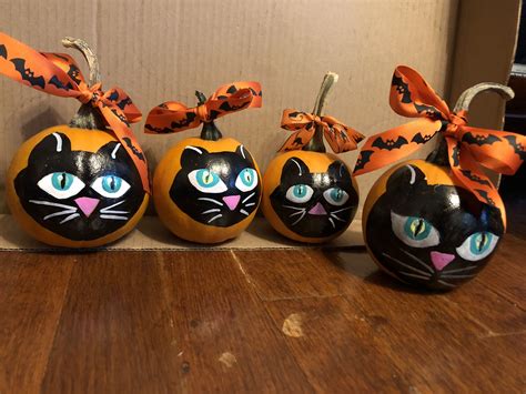 Painted pumpkin cats Halloween Folk Art, Halloween Painting, Halloween ...