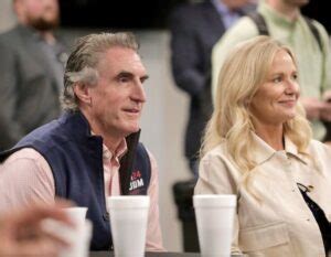 Who is Doug Burgum? Biography, Wiki, Net Worth, Wife's Name, Education ...