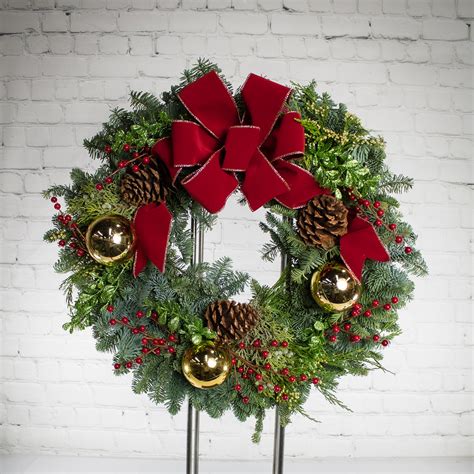 Traditional Christmas Wreath - 22" :: Ashland Addison Florist Co.