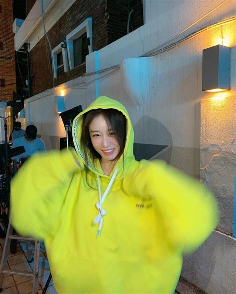 201012 Jiyeon Instagram Update | kpopping