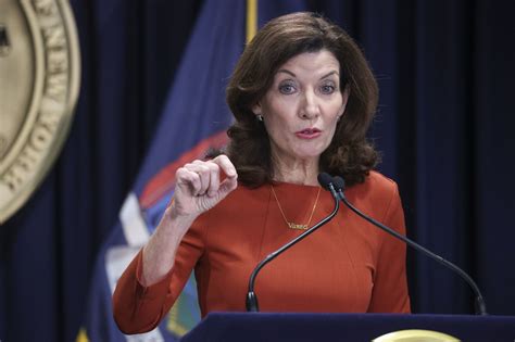 Gov. Kathy Hochul calls for New York City return to office in New Year ...