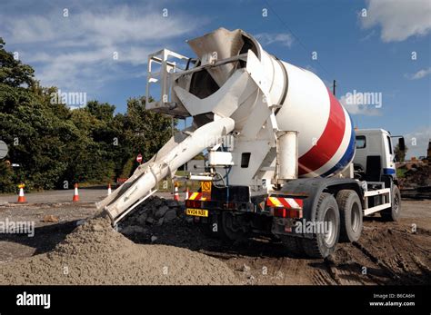 Cement mixer pouring concrete Stock Photo - Alamy