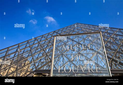 Louvre museum entrance sign hi-res stock photography and images - Alamy