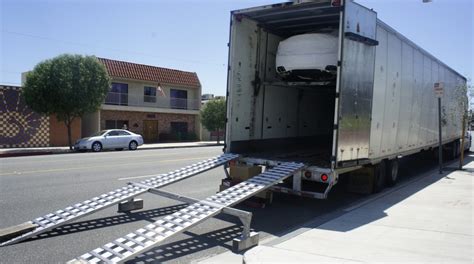 Enclosed Auto Transport | Denver Car Shipping | Denver Car Transport