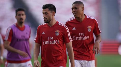 Football news - Benfica players' houses vandalised after bus attack ...